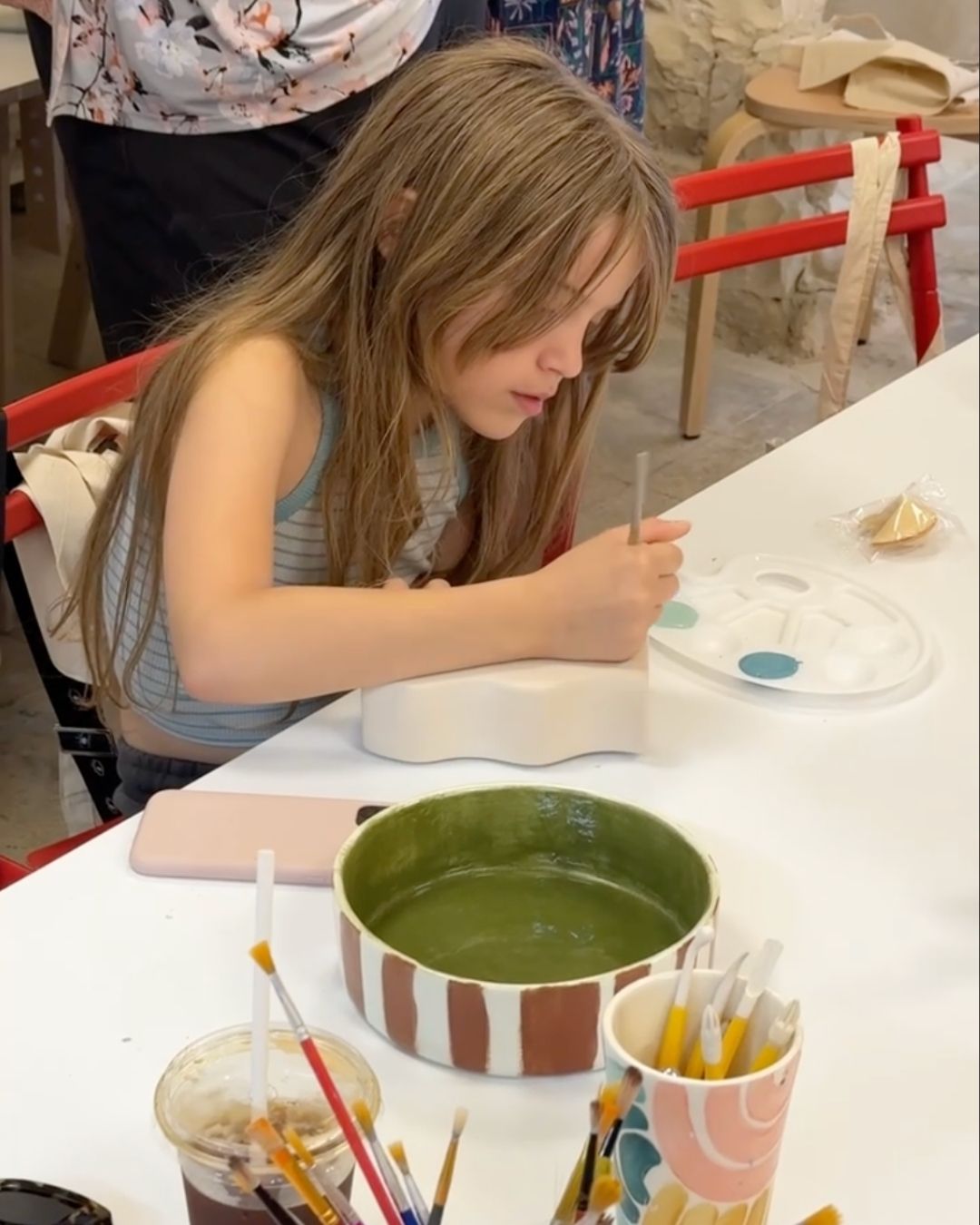 סדנת יום הולדת – צביעת כלי קרמיקה